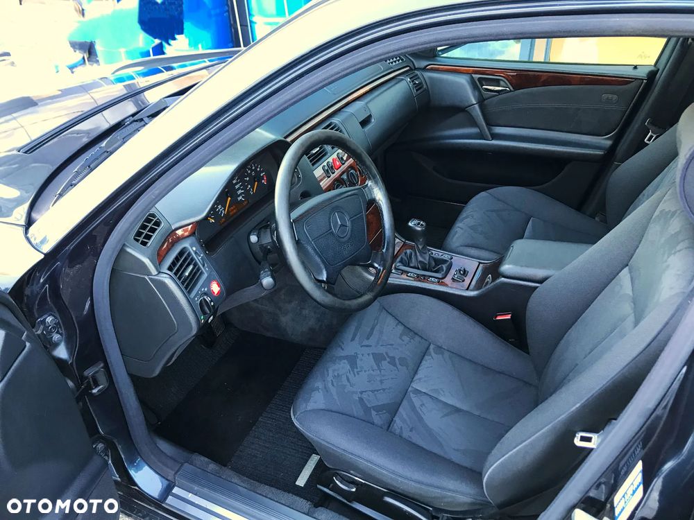 Mercedes-Benz Klasa E - 34