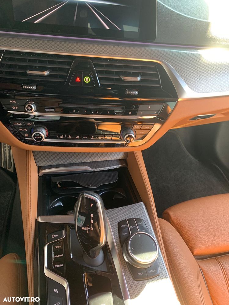 BMW Seria 5 530d xDrive AT - 15