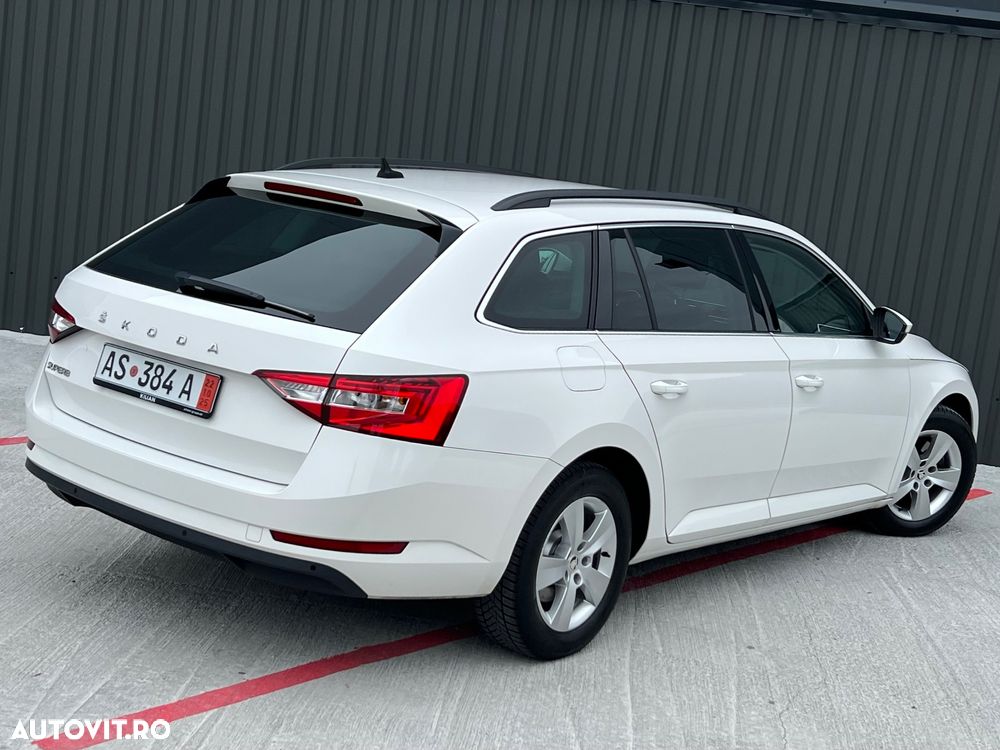 Skoda Superb Combi 2.0 TDI DSG Style - 4