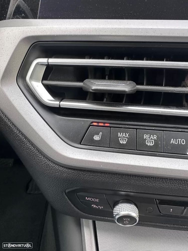 BMW 318 d Aut. Sport Line - 34