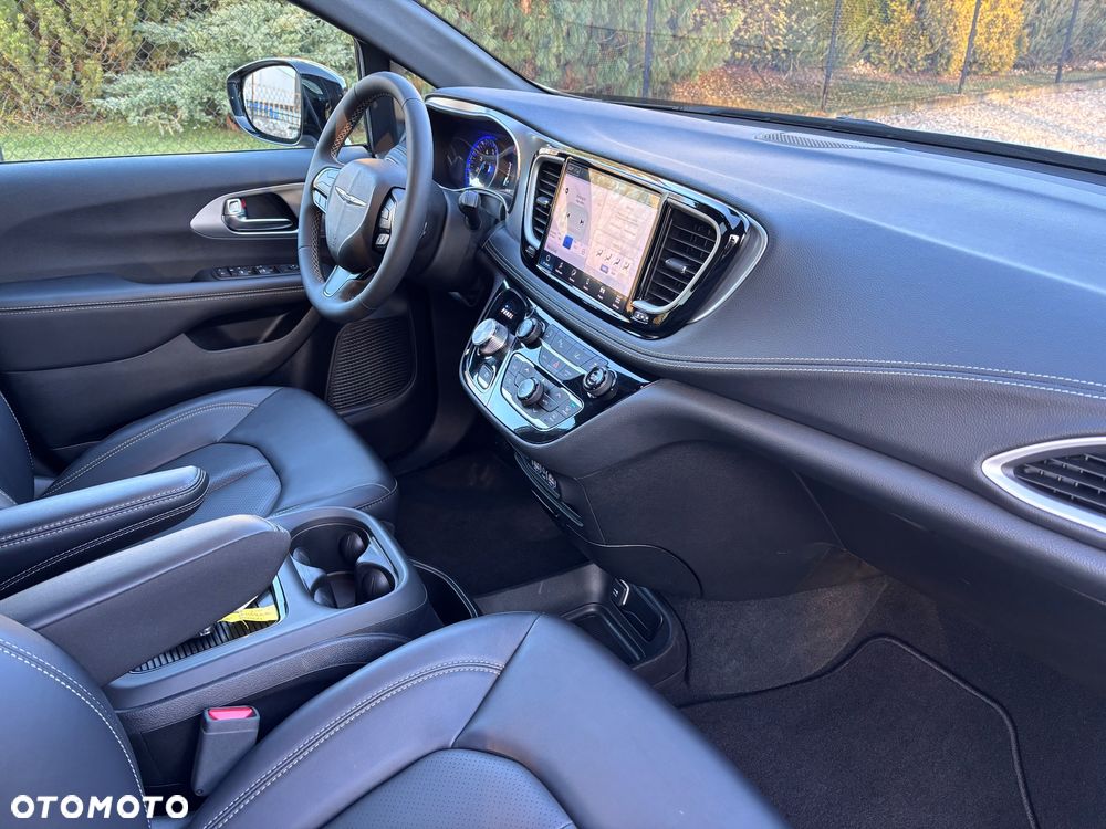 Chrysler Pacifica - 28