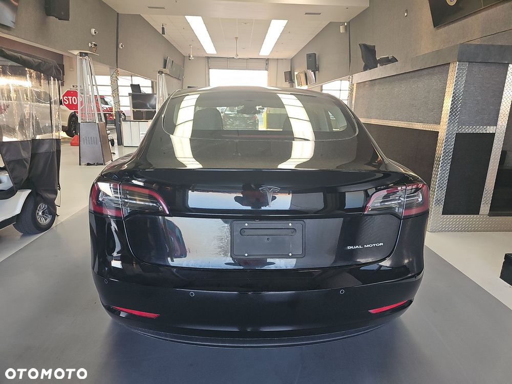 Tesla Model 3 Long Range AWD - 3