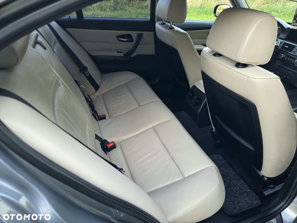 BMW Seria 3 318d - 15
