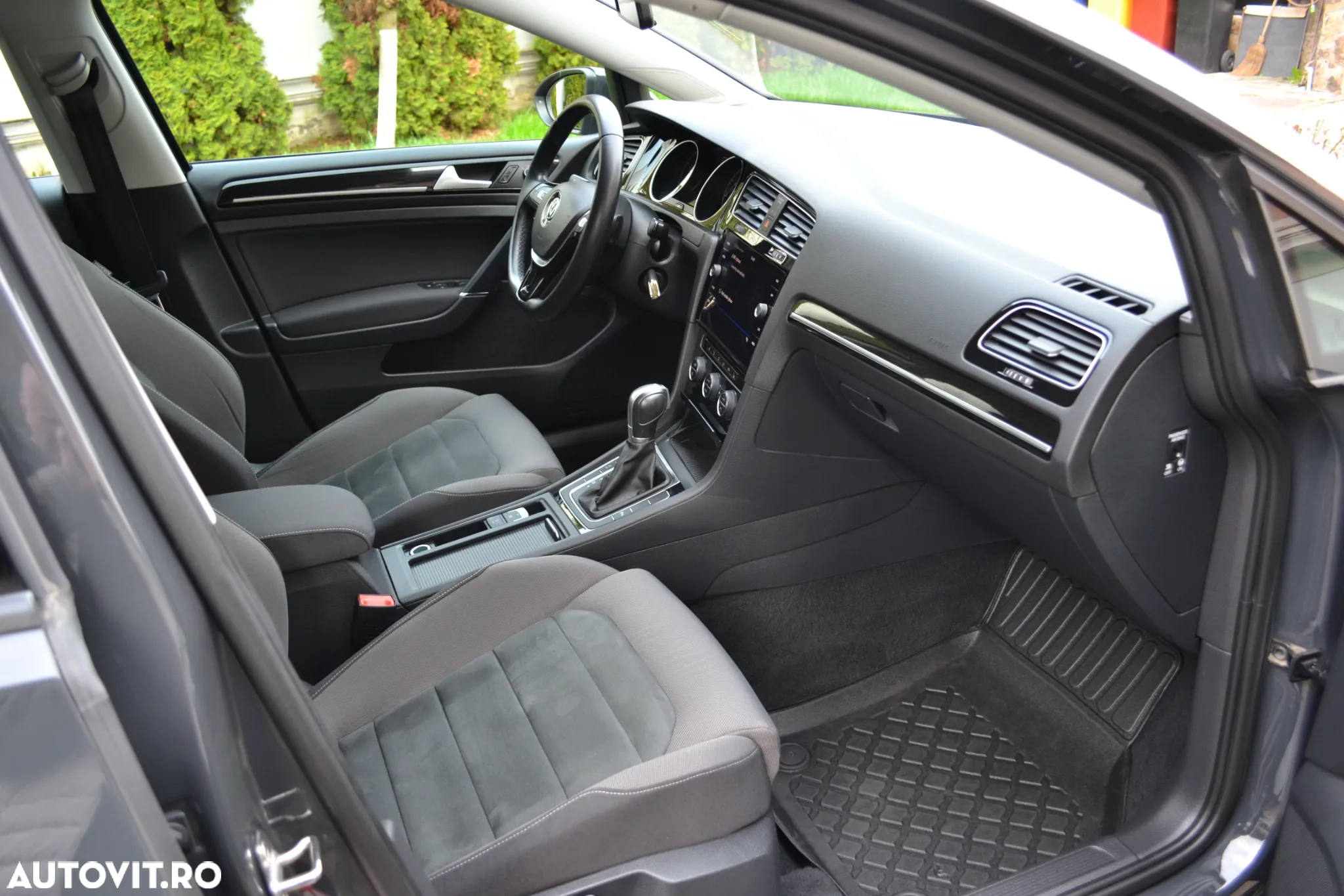 Volkswagen Golf - 8