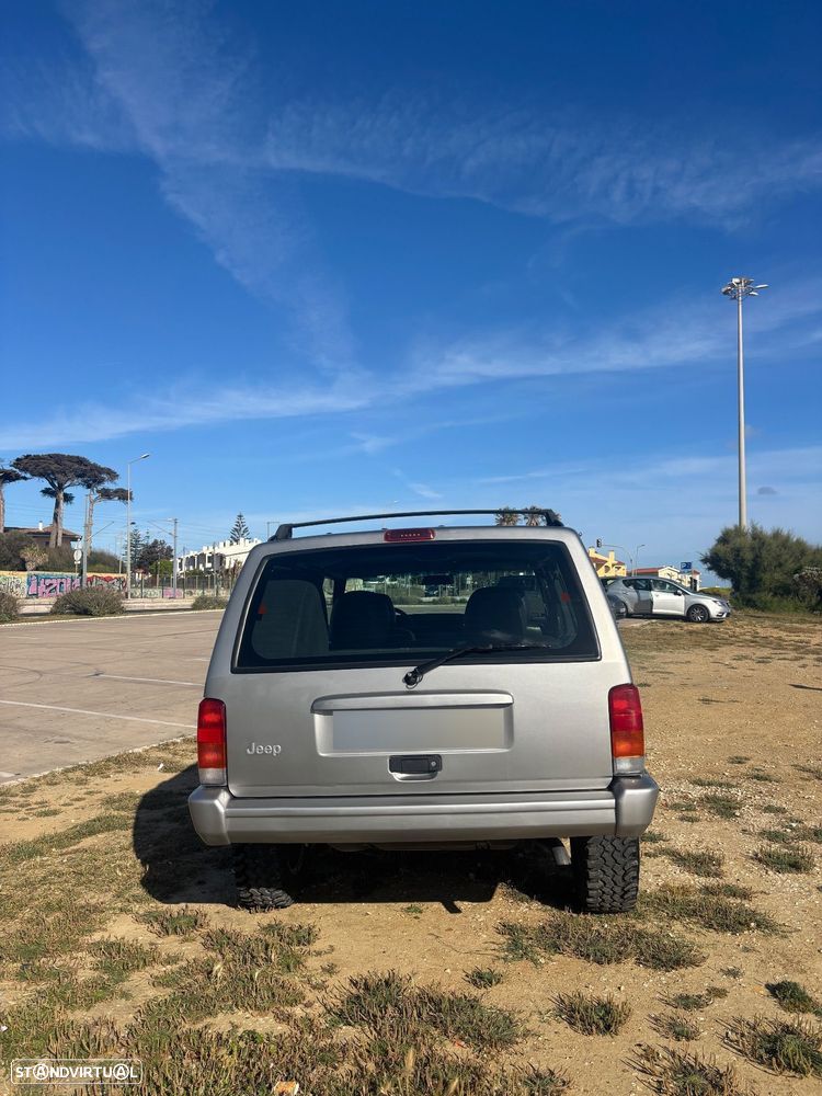 Jeep Cherokee 2.5 TD Base - 9