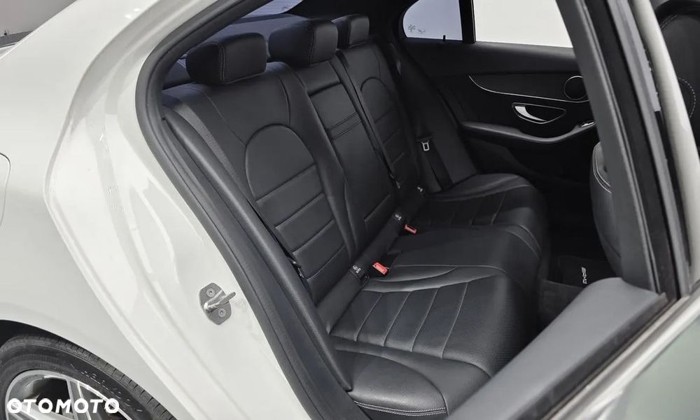 Mercedes-Benz Klasa C 200 7G-TRONIC AMG Line - 13