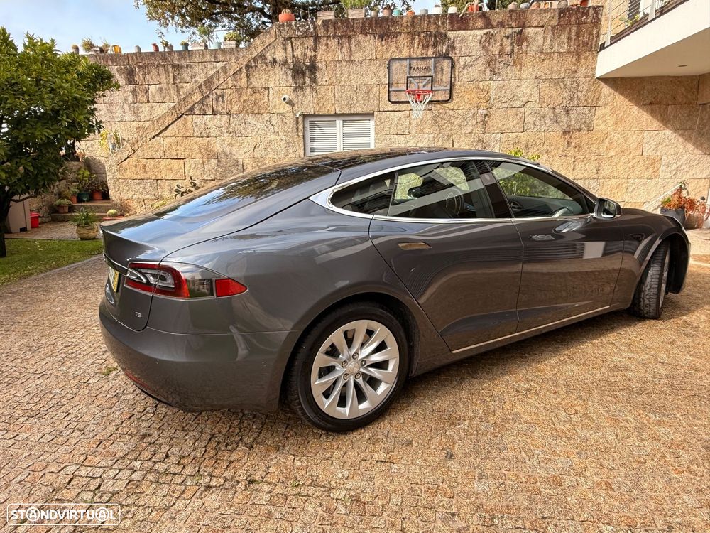 Tesla Model S - 6