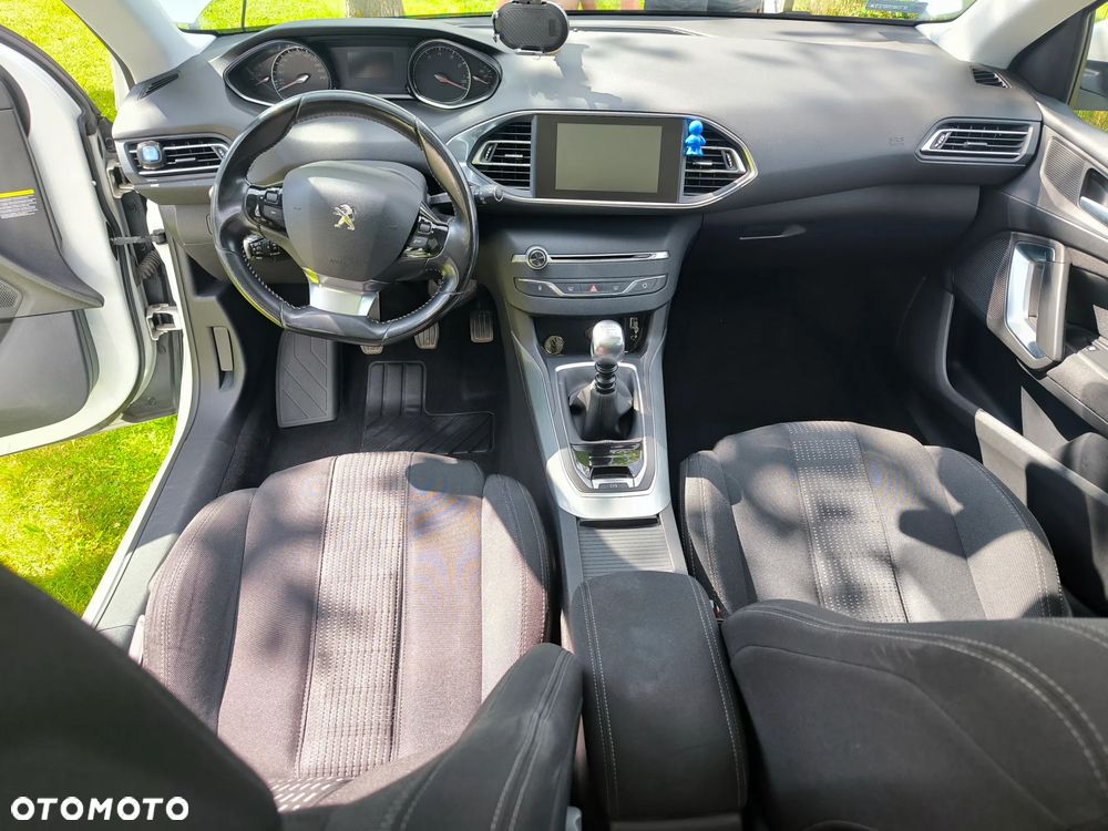 Peugeot 308 1.2 PureTech Allure S&S - 8
