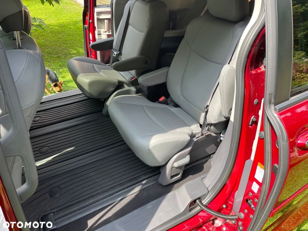 Toyota Sienna - 16