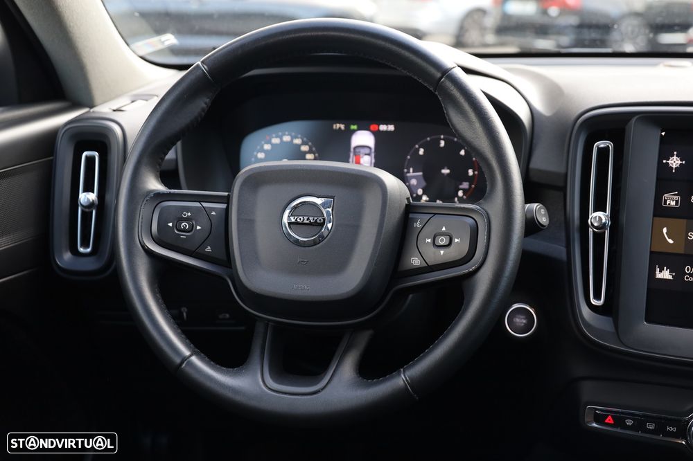 Volvo XC 40 2.0 D3 - 17