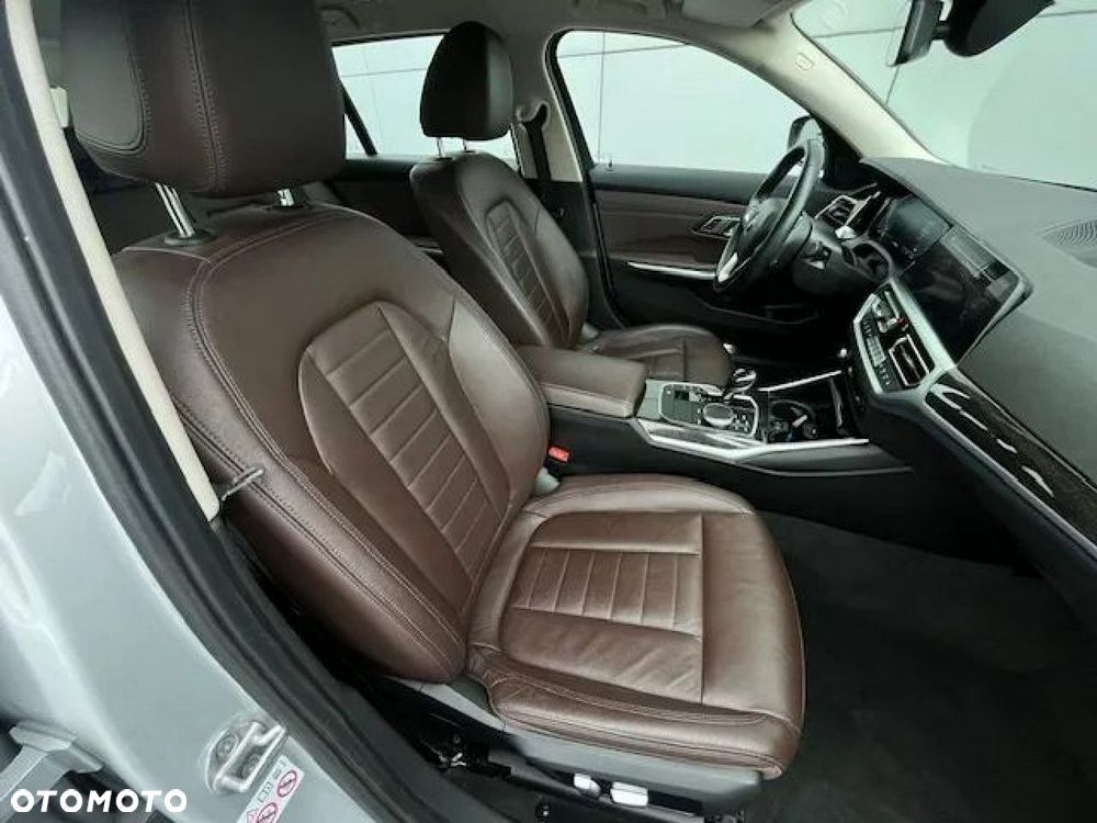 BMW Seria 3 320d Luxury Line - 16