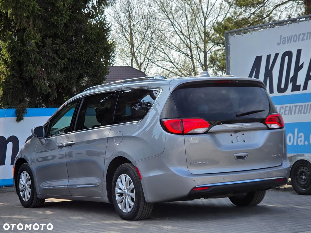 Chrysler Pacifica - 7