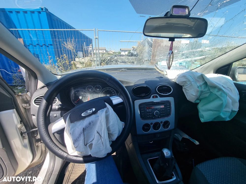 Ford Focus 1.4i Trend - 8