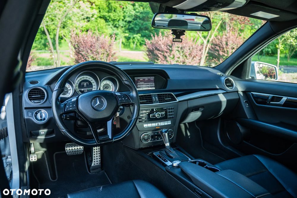 Mercedes-Benz Klasa C 350 BlueEff 4-Matic Avantgarde - 19