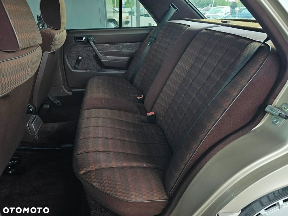 Mercedes-Benz W201 (190) - 26