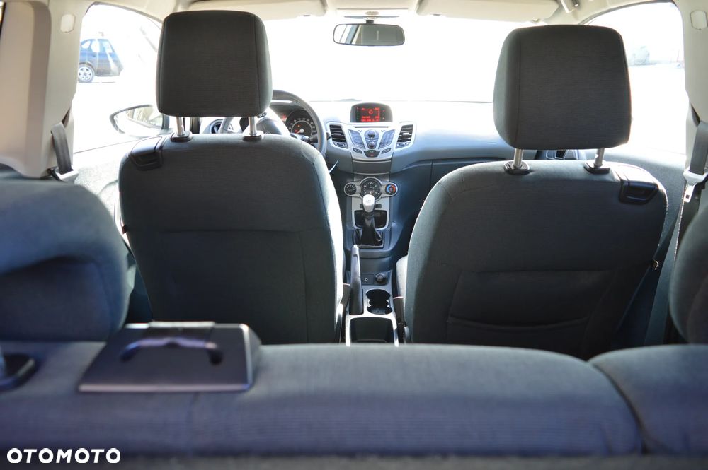 Ford Fiesta 1.6 TDCi DPF Ghia - 13