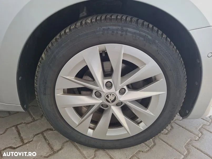 Skoda Octavia 2.0 TDI DSG Style - 3