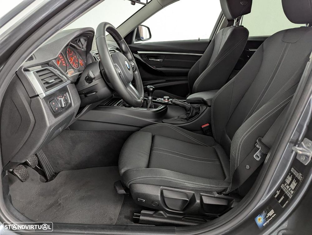 BMW 318 d Line Sport - 26