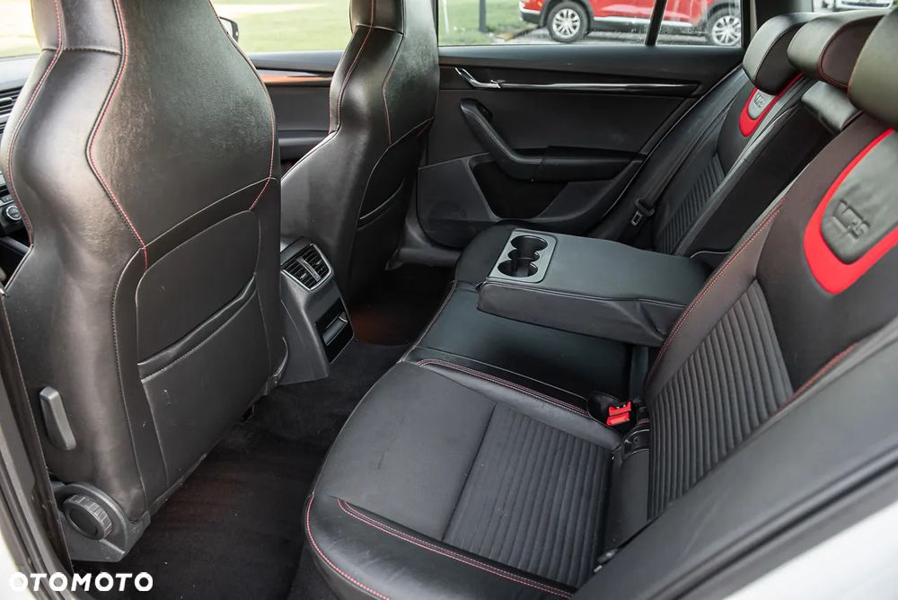 Skoda Octavia 2.0 TDI 4x4 Edition DSG - 18