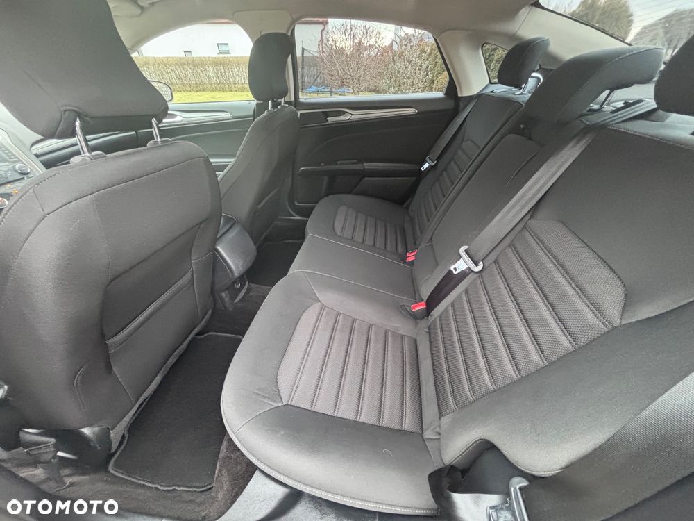 Ford Fusion - 12