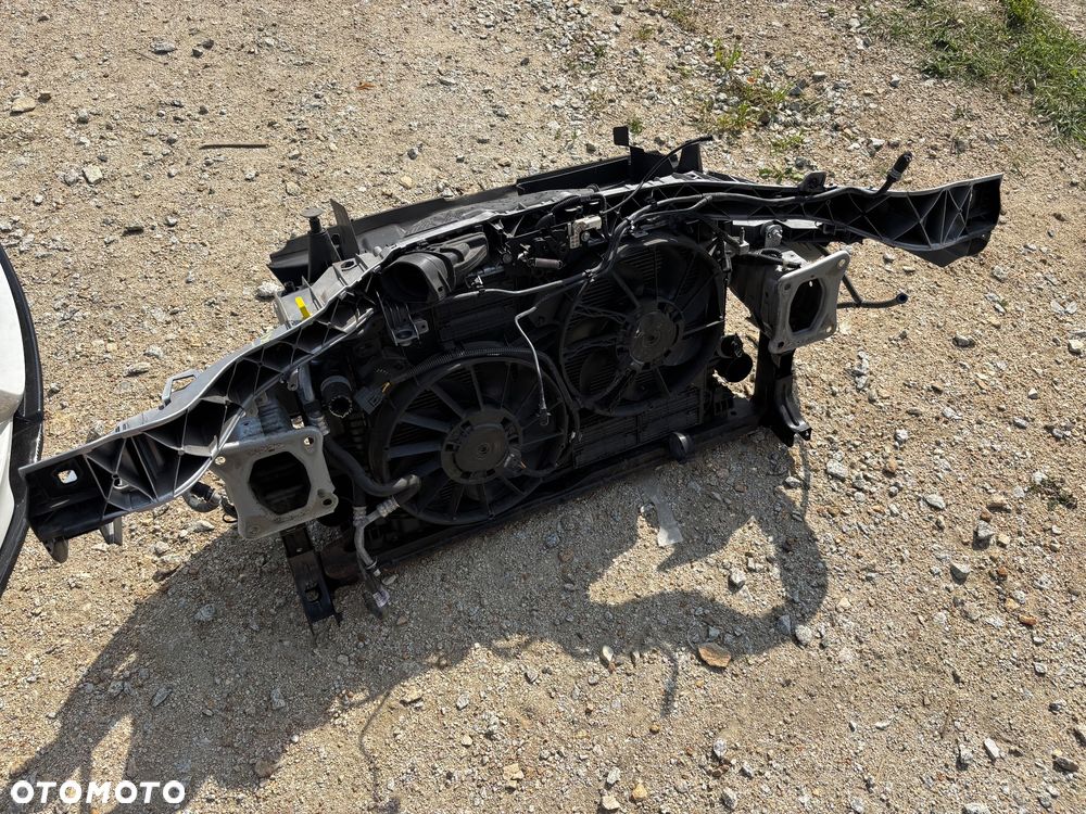 Ford Kuga MK2 lift Pas przedni , chłodnice 2.0 TDCi automat srebrny - 2