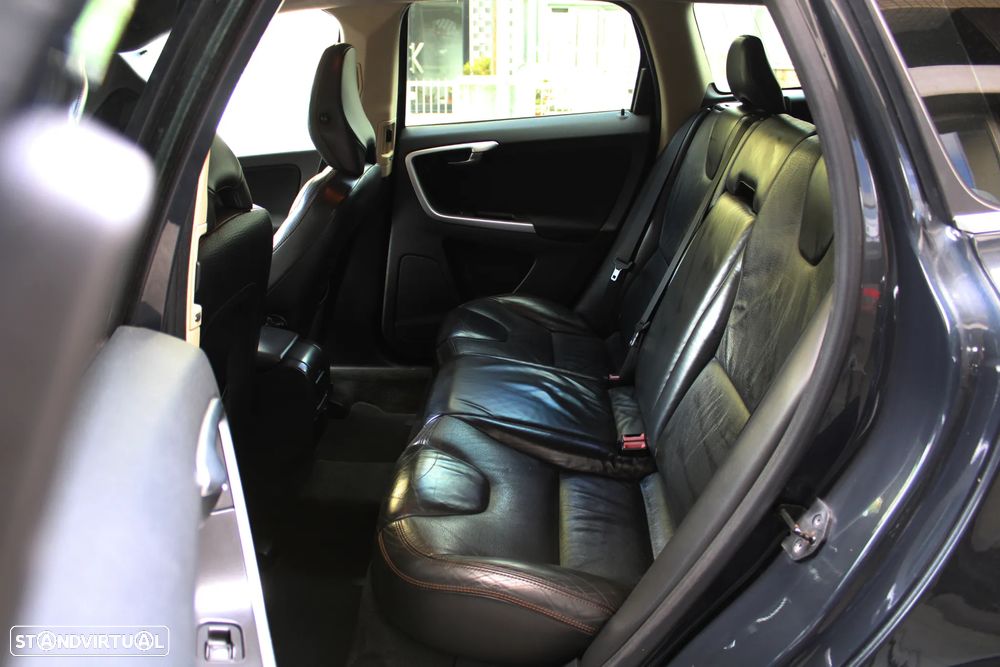 Volvo XC 60 D5 Momentum Geartronic - 9