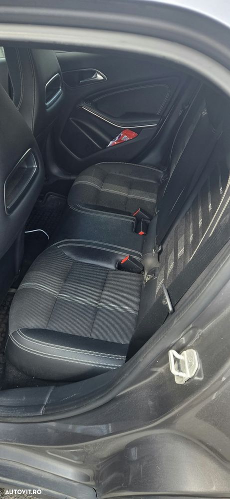 Mercedes-Benz GLA 220 d 7G-DCT - 13