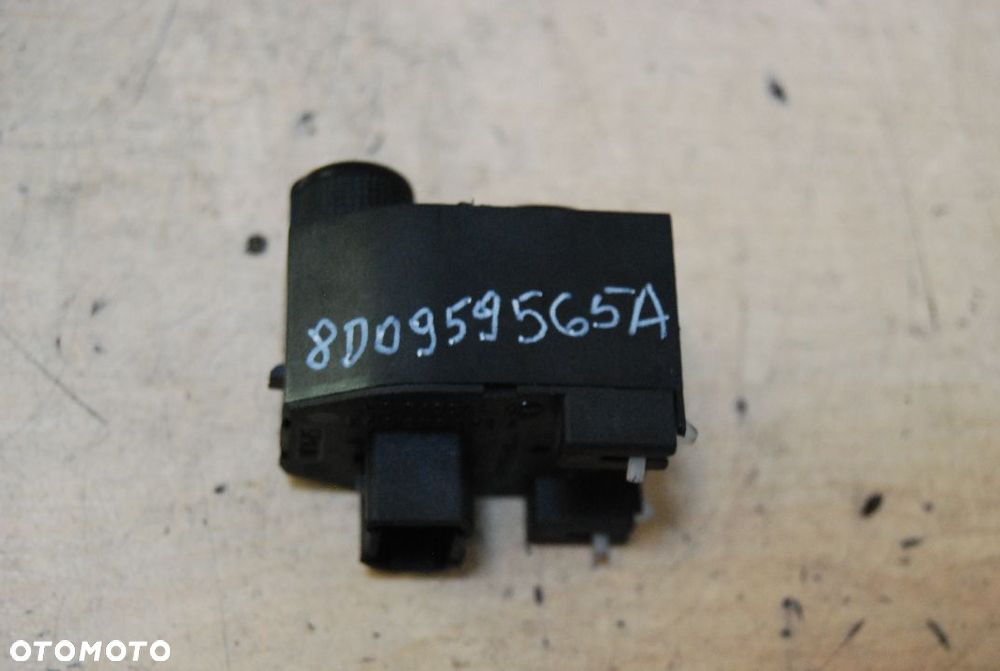 PRZEŁĄCZNIK REGULACJI LUSTEREK 8D0959565A AUDI A3 8L - 7