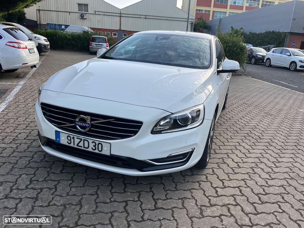 Volvo V60 D6 Plug-In-Hybrid AWD Geartronic Pure Limited - 2