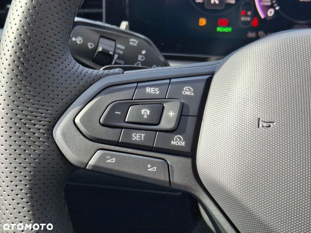 Volkswagen T-Roc 1.5 eTSI R-Line DSG - 28