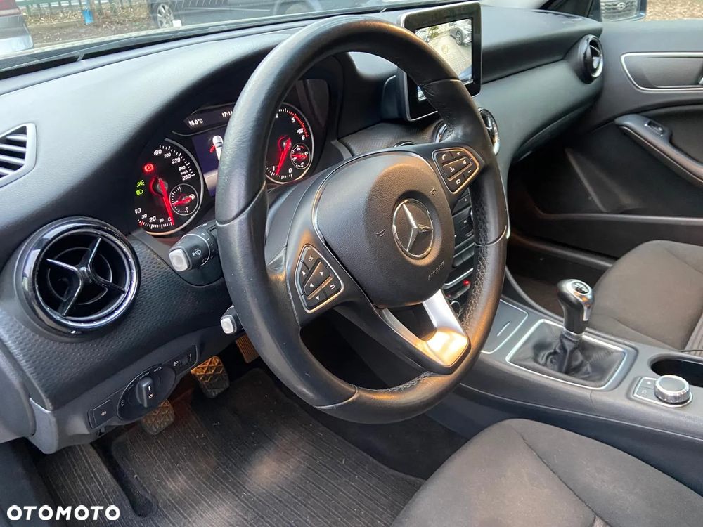 Mercedes-Benz Klasa A 180 d BlueEffICIENCY Edition - 2