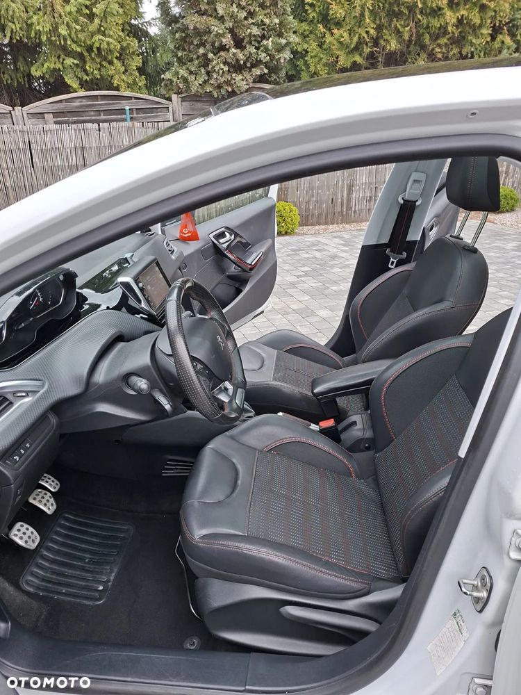 Peugeot 208 - 9