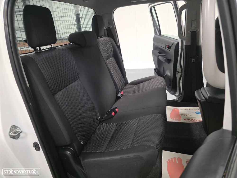 Toyota HILUX 2.4 D-4D 4WD CD CH - 31