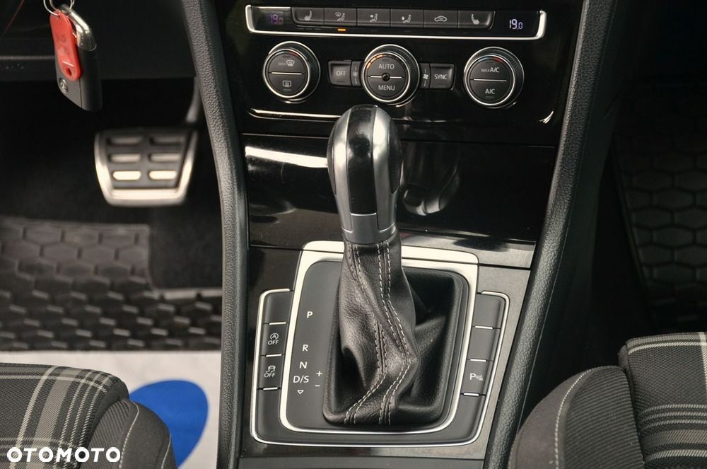 Volkswagen Golf - 21
