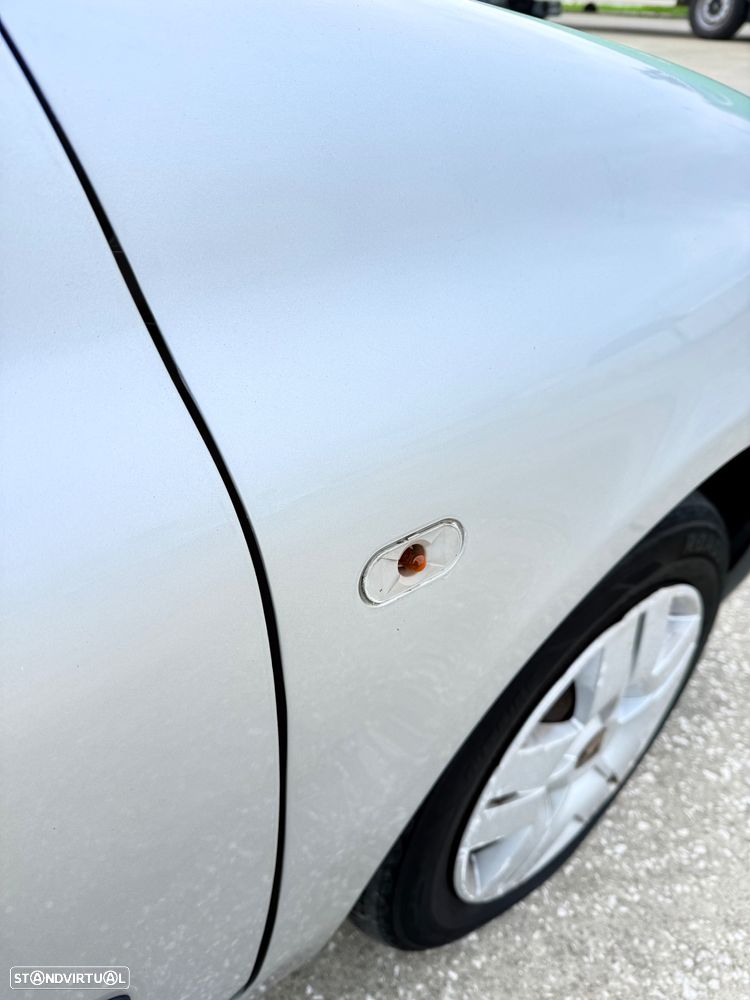 Renault Clio 1.2 16V Authentique - 14