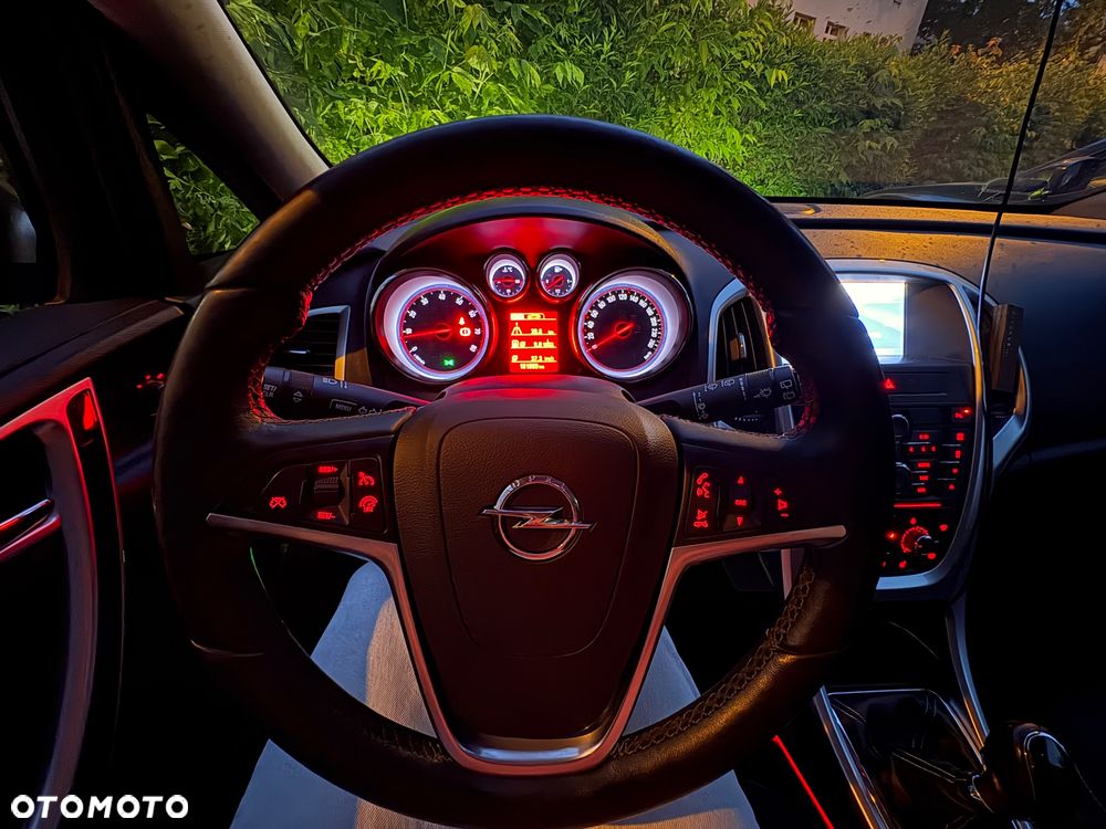 Opel Astra 1.6 T Cosmo - 38
