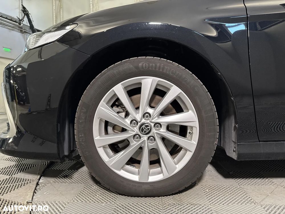 Toyota Camry - 13