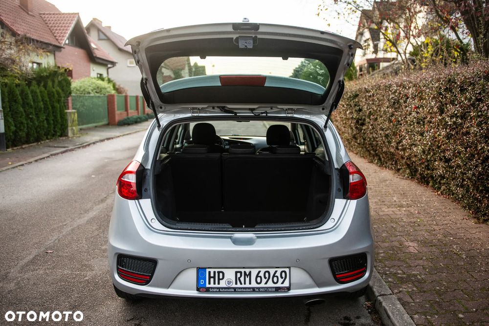 Kia Ceed 1.6 GDI Dream-Team Edition - 14