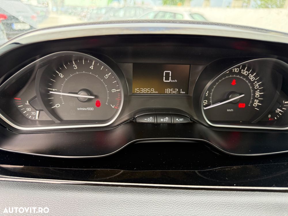 Peugeot 208 PureTech 82 Stop & Start Signature - 16