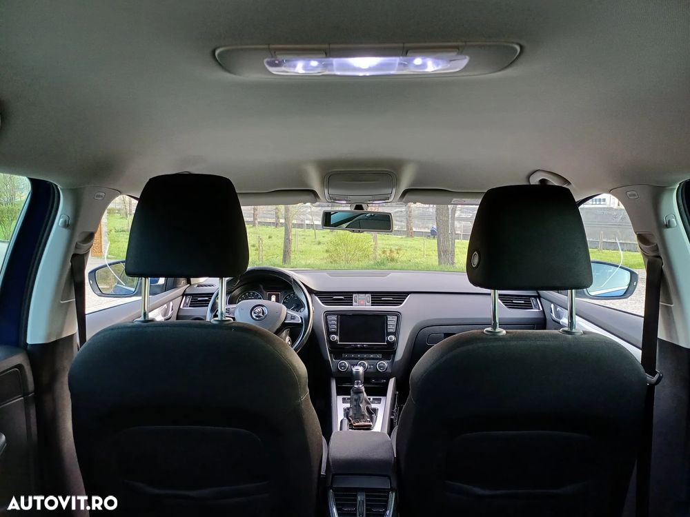 Skoda Octavia 2.0 TDI STYLE - 6