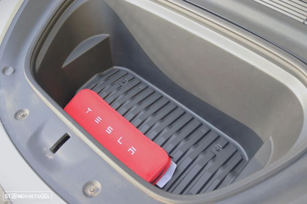 Tesla Model Y Standard - 12