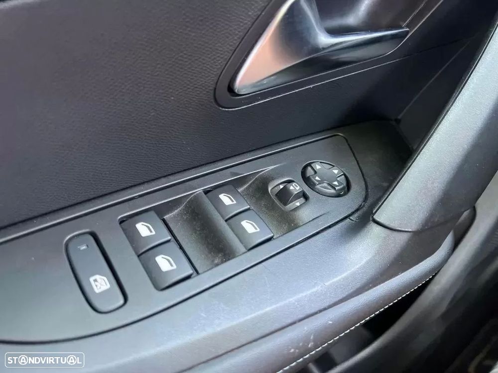 Peugeot e-2008 50 kWh Allure Pack - 41