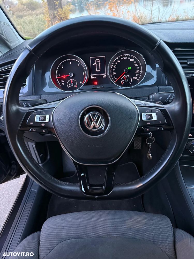 Volkswagen Golf - 8