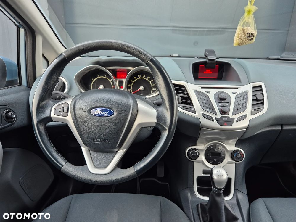 Ford Fiesta 1.25 Ghia - 11