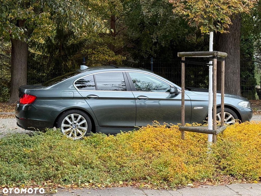 BMW Seria 5 528i Sport-Aut - 2