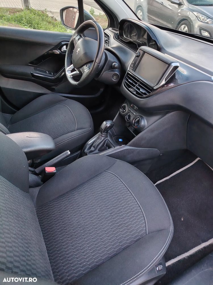 Peugeot 208 1.2 L PureTech Active - 6