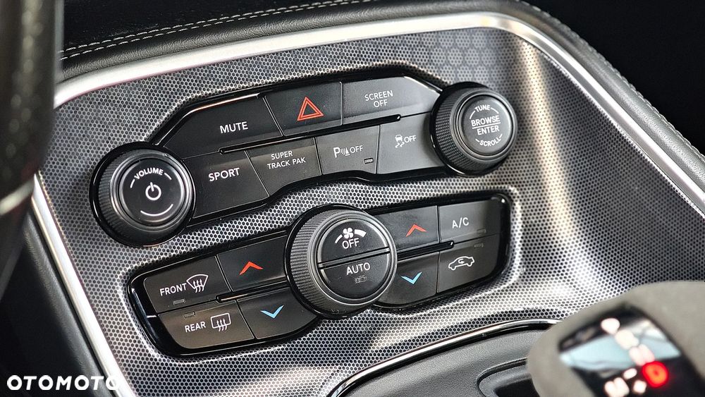 Dodge Challenger 6.4 Scat Pack - 25