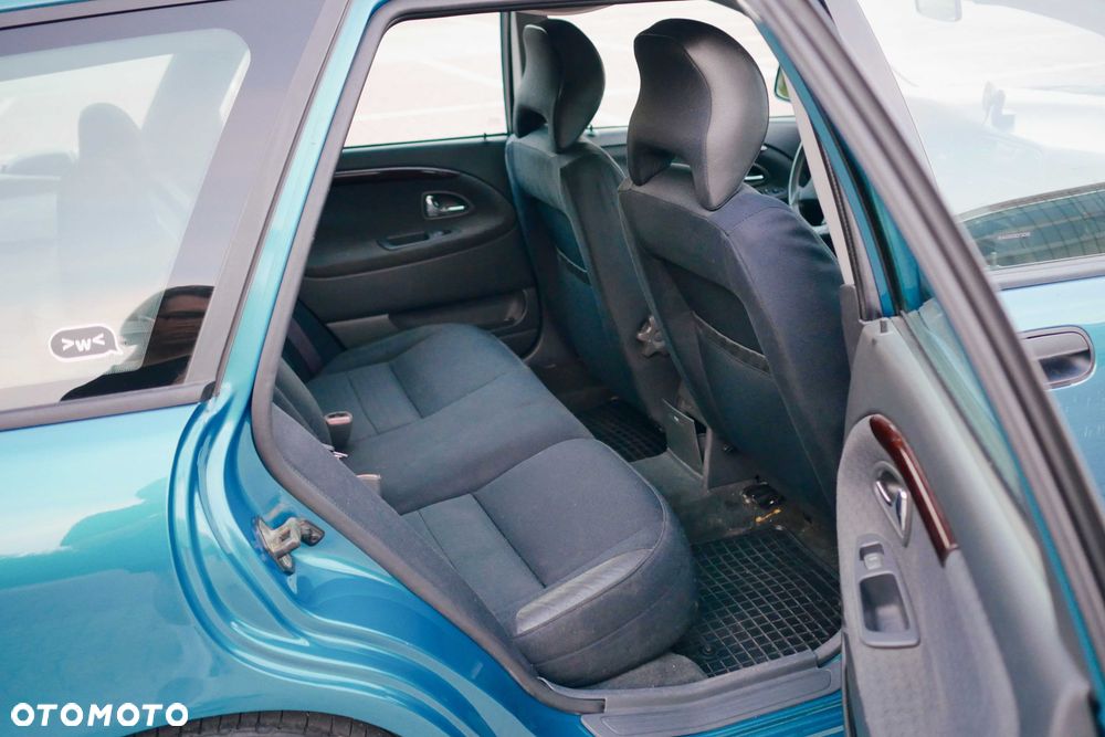 Volvo V40 2000 photo 4