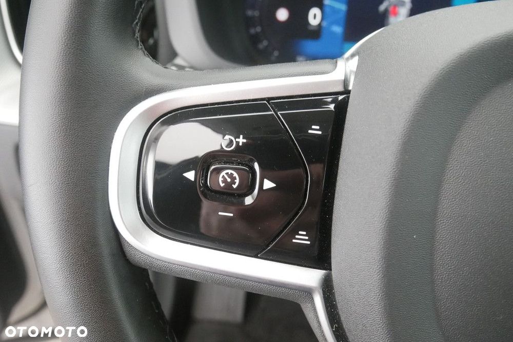 Volvo XC 60 B5 B AWD Plus Bright - 28