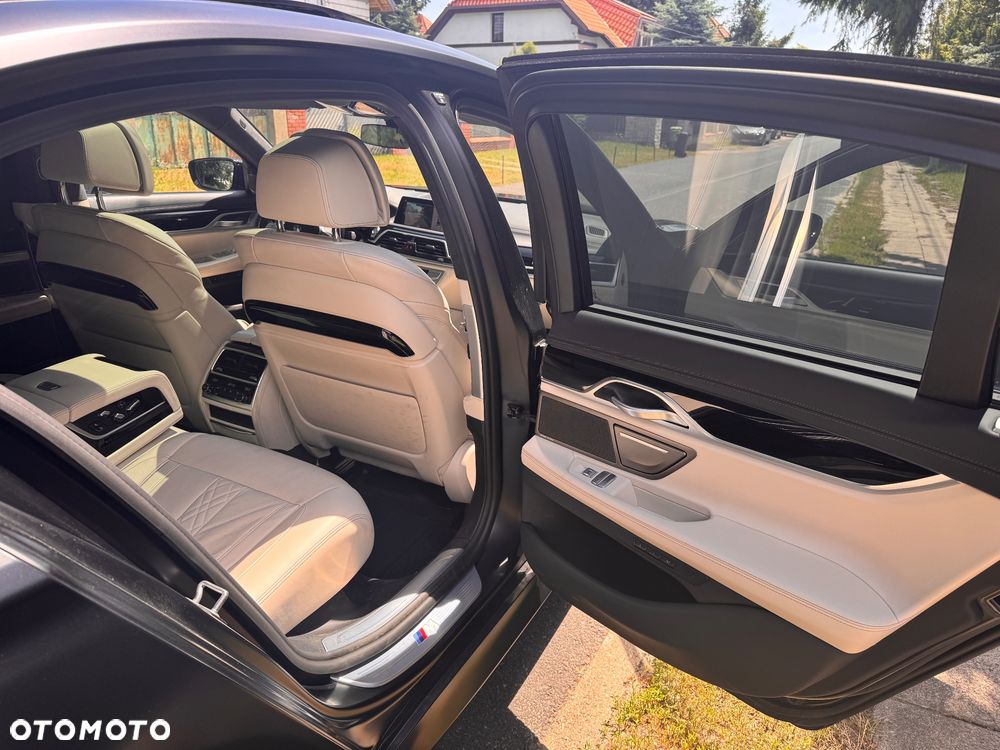 BMW Seria 7 750i xDrive - 10
